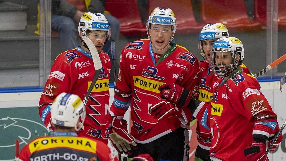 HOKEJ ONLINE: Pardubice dostanou pohár, Hradec hraje o desátou výhru v řadě