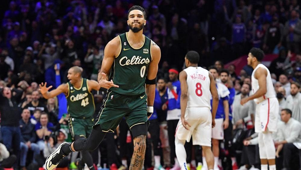 Boston díky Tatumově trojce porazil Philadelphii, Embiidův "zázrak" přišel pozdě