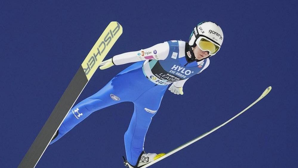 Klinecová vyhrála ženskou premiéru v letech na lyžích, vylepšila rekord