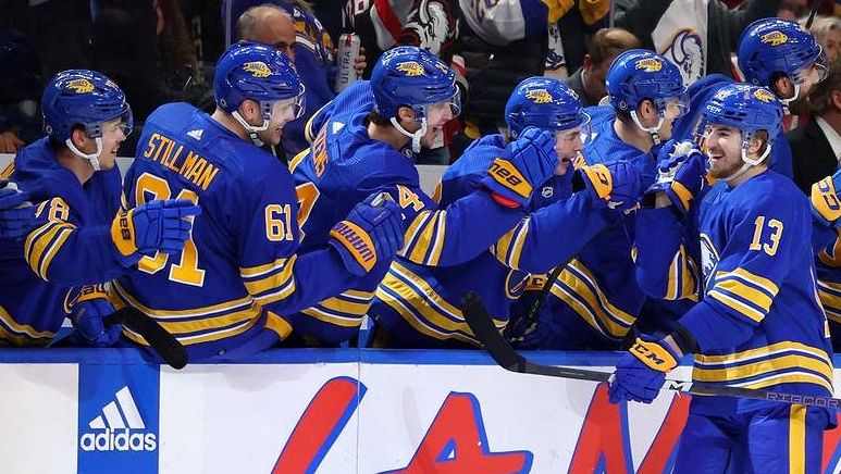Parádní debut v NHL! Gól a přihrávka, český mladík byl vyhlášen druhou hvězdou zápasu