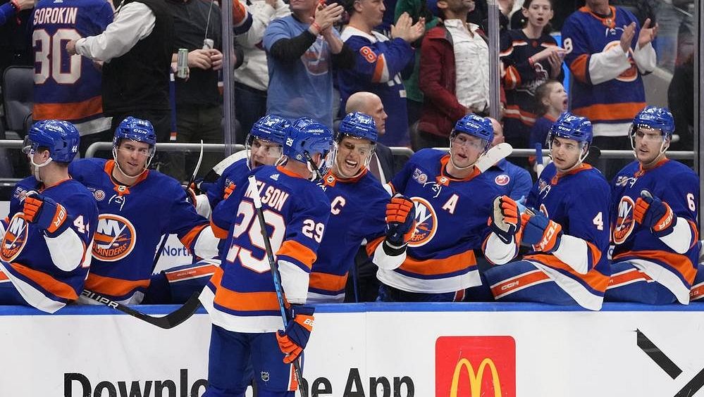 Islanders dokonali zkázu Pittsburghu, Crosby si podruhé v životě nezahraje play off
