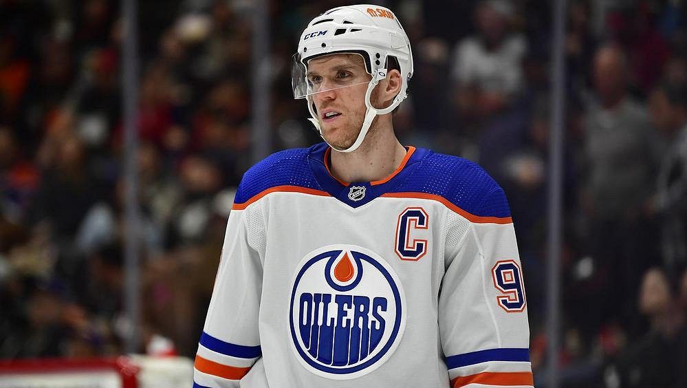 McDavid vládne produktivitě NHL o 25 bodů a střelcům o šest gólů před Pastrňákem