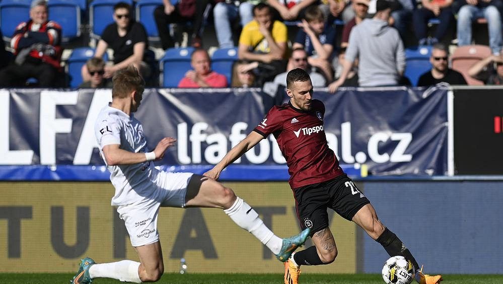 Komise rozhodčích má jasno: Sparta proti Slovácku penaltu kopat neměla