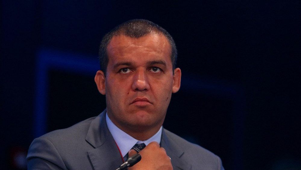 Jsou to prostitutky! Ruský funkcionář a Putinův přítel se na schůzi nebál ostrých slov