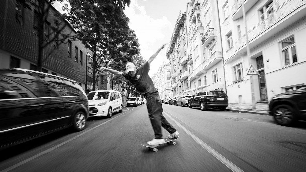 Divoká jízda strmou ulicí! Praha uvidí nebývalou show, přijdou triky i pády