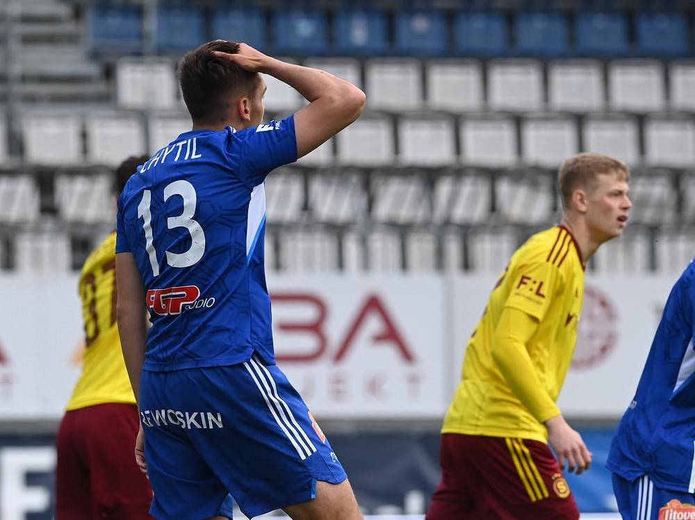 Útočník Sigmy Olomouc Mojmír Chytil se drží za hlavu po zahozené šanci v duelu s pražskou Spartou v 1. kole nadstavby první fotbalové ligy ve skupině o titul. 
