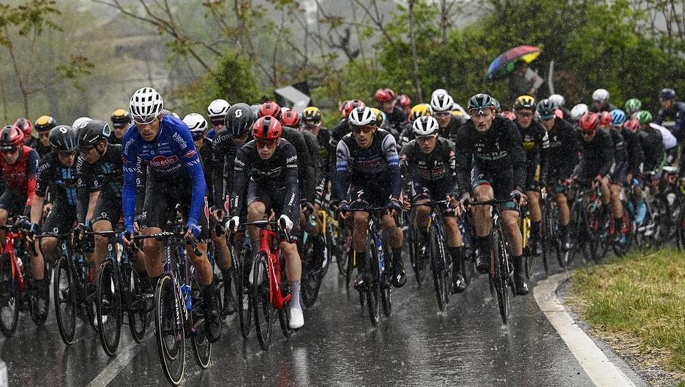 Koronavirus v útoku! Giro opustili další jezdci