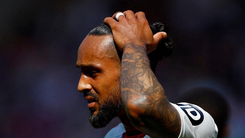 Anglický fotbalista Walcott ukončil ve 34 letech kariéru
