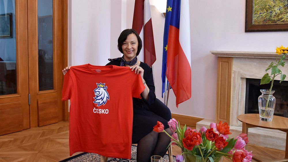 Česká velvyslankyně v Lotyšsku o zdejším strachu z Ruska, místní oblibě Švejka i fenoménu koloběžek