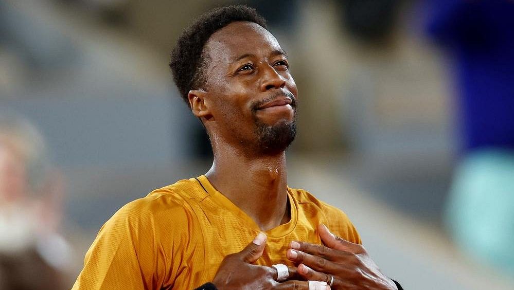 Domácí tenista Monfils kvůli problémům se zápěstím na Roland Garros skončil