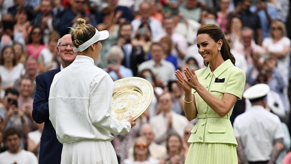 Odměna pro vítězku Wimbledonu: Gratulace od Hermiony, smála se maminka. Po finále tekly slzy štěstí