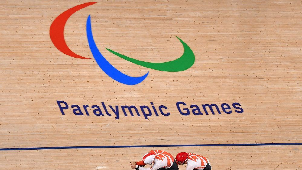 Neuvěřitelný pořadatelský zkrat: Bezrukému šampionovi dali za výhru hodinky