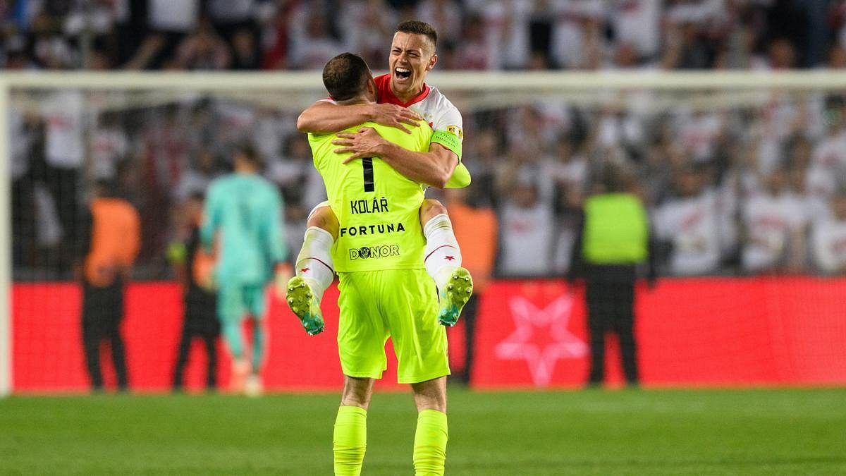 Postrach Sparty Kolář si zpíval s kotlem. Míč na čáře? Věděl, že gól ani náhodou