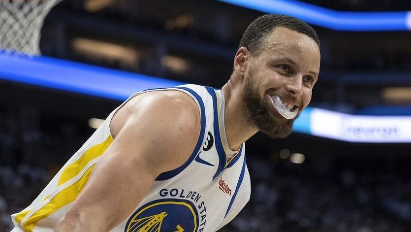 Curry 50 body sestřelil Sacramento a poslal Warriors do čtvrtfinále