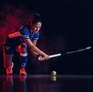 Pozemní hokejistky čeká ME, před startem šampionátu se Češky předvedly před objektivy fotografů. Na snímku pózuje Natálie Nováková.