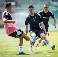 Matyáš Kozák přelstil při přihrávkovém cvičení Tomše Wiesnera.