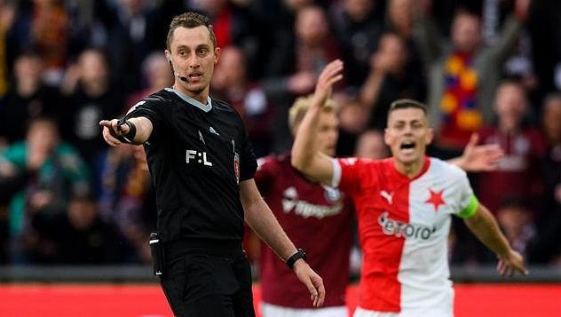 Zákrok na Hejdu? Nebyl to přestupek, řekla komise rozhodčích. Posvětila i druhý gól Slavie