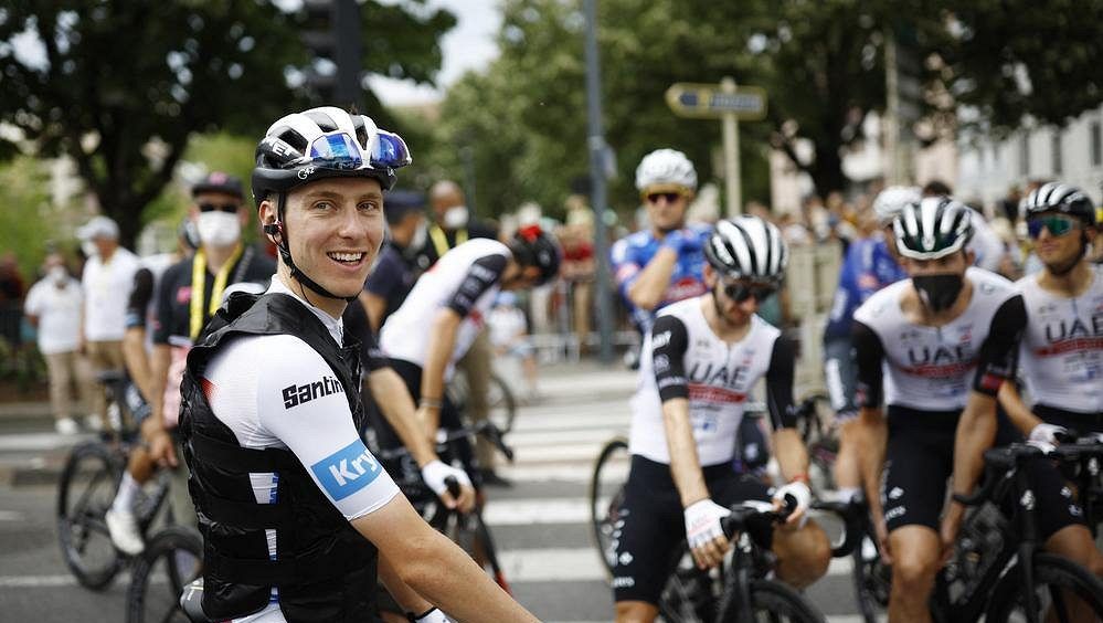 Roušky, zůstat co nejdéle v chladu, do rádia mluví jen lídři. Takhle vypadá zákulisí Tour
