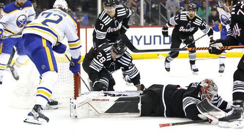 Mrázek a Vaněček slaví, v NHL vychytali výhru. Mstitel Palát dostal 17 trestných minut