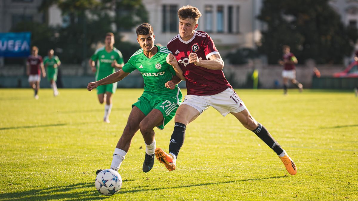 Konflikt zasáhl do fotbalu, Sparta postupuje bez boje