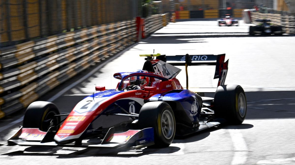 Český jezdec Staněk skončil v závěrečném sprintu F2 v Abú Zabí dvanáctý