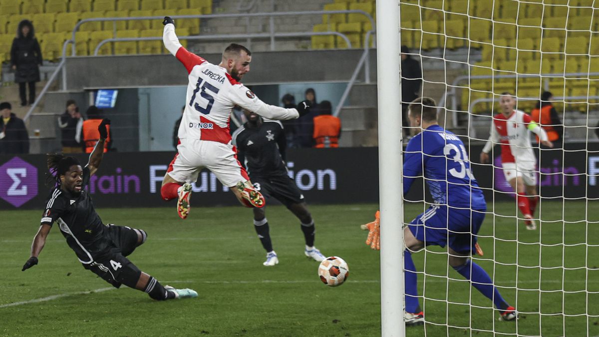 Jurečka v elitní společnosti. Slávista může porazit i někdejšího kanonýra Arsenalu či Barcelony