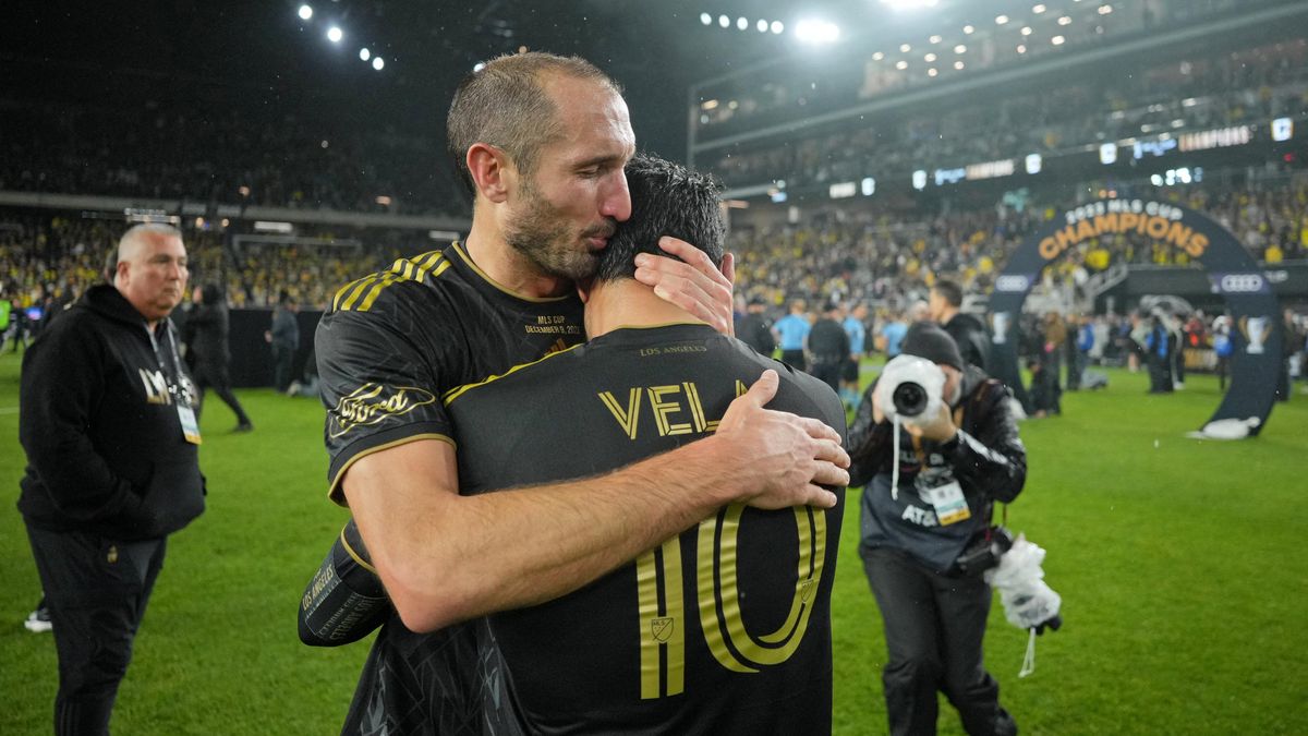 Italský obránce Chiellini ve 39 letech ukončil fotbalovou kariéru