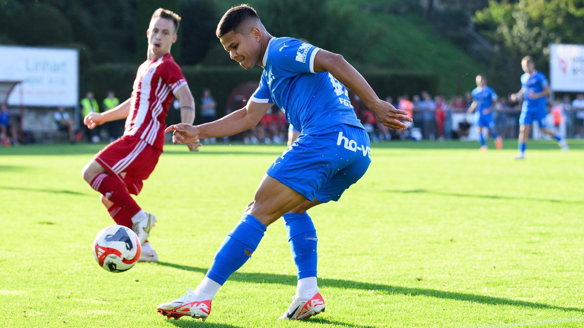 Fotbalová frajeřina. Hvězda Baníku zakroutila míč do sítě přímo z rohu