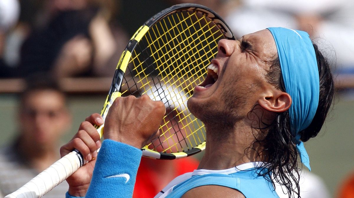 Nadalova raketa z Roland Garros 2007 se prodala v aukci. Zájemce zaplatil tučnou sumu