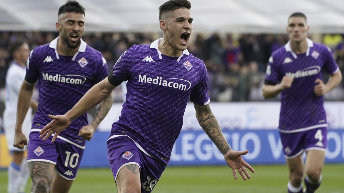 Fiorentina rozdrtila nováčka, kanonádu završil Barák