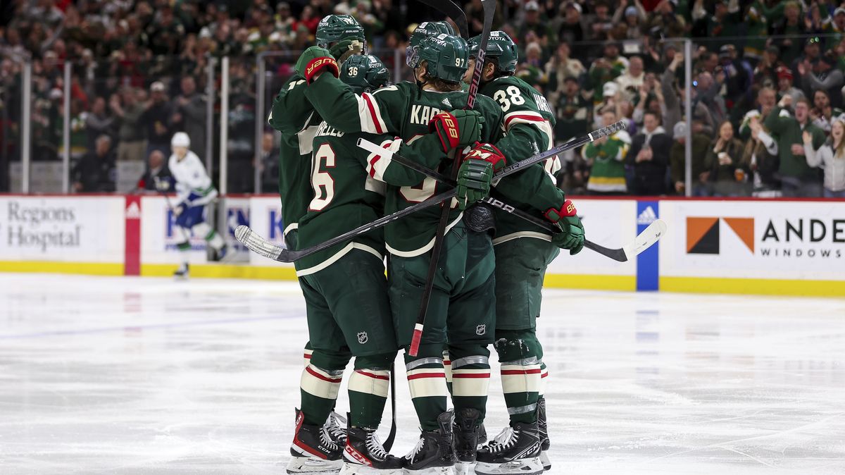Divočina v Minnesotě. Nejlepší tým NHL rozdýchává desítku i třetinu hrůzy. Fanoušci spílají sudím