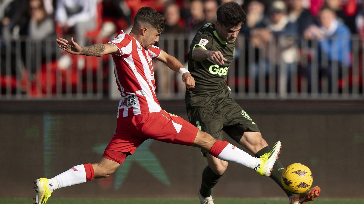 Girona překvapivě remizovala na hřišti poslední Almeríe, přesto vede tabulku