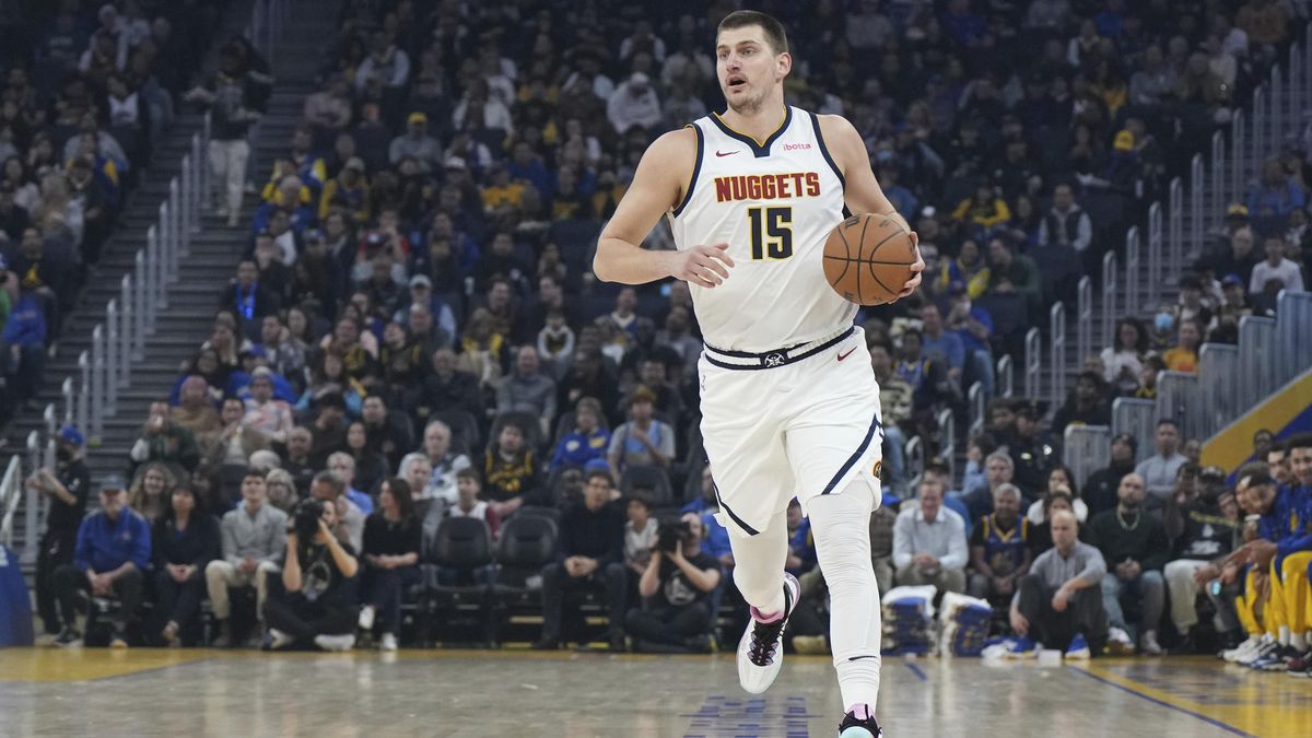Jokič vítěznou trojkou završil v NBA velký obrat Denveru proti Golden State