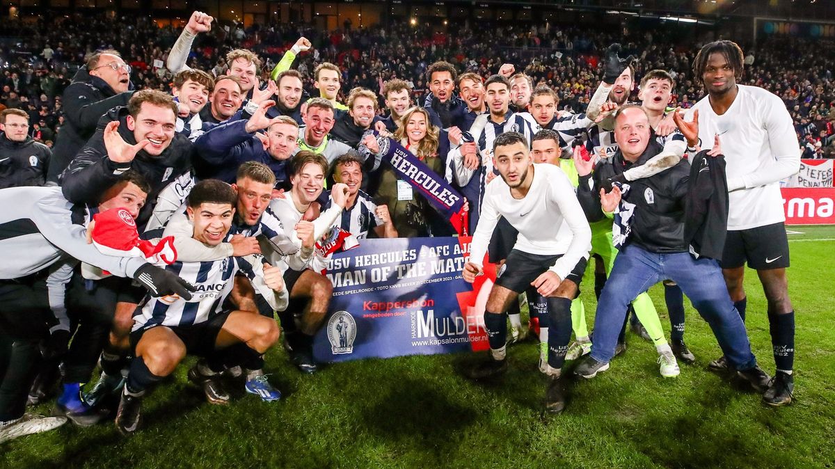 Fotbalisté Ajaxu vypadli z poháru s amatéry ze čtvrté ligy