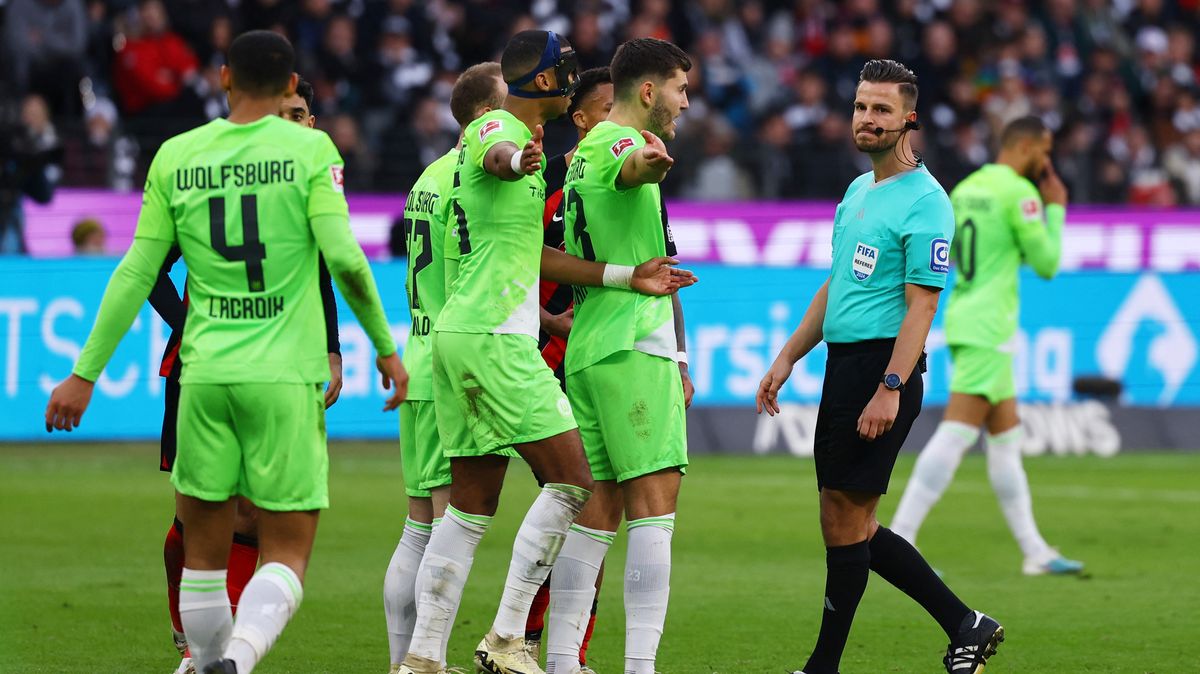 Frankfurt vybojoval v nastavení remízu s Wolfsburgem