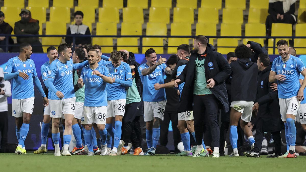 Neapol vyřadila Fiorentinu s Barákem a zahraje si o italský Superpohár