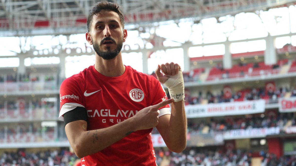 V Turecku zadrželi izraelského fotbalistu za to, že připomněl válku v Gaze