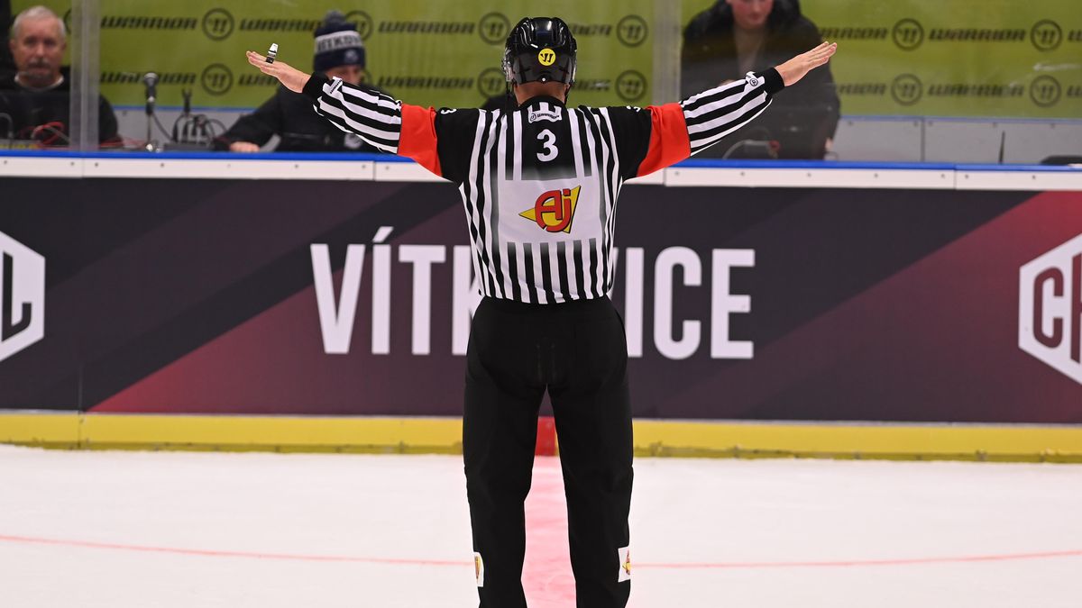 Vítkovice zuřily! Sudí pískají pro Švýcary, psalo vedení už během zápasu Ligy mistrů