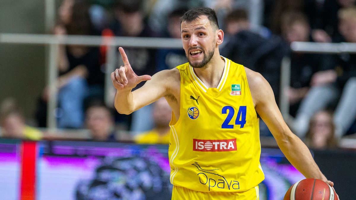 Nymburští basketbalisté porazili mistrovskou Opavu a vystřídali ji v čele ligy