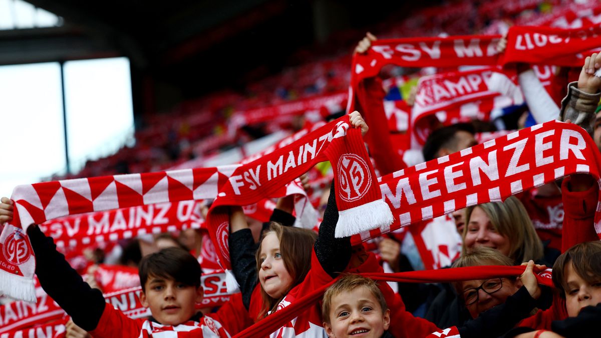 Na zápase druhé bundesligy v Düsseldorfu bylo 52 tisíc diváků zadarmo