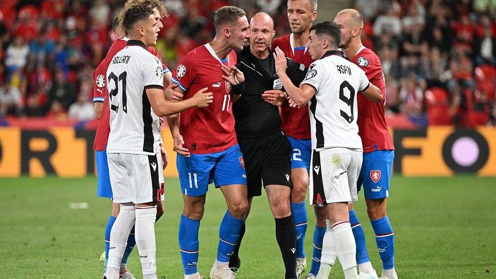 Rajčat a pomerančů se nelekejte, já dostal kamenem, varuje znalec Albánie