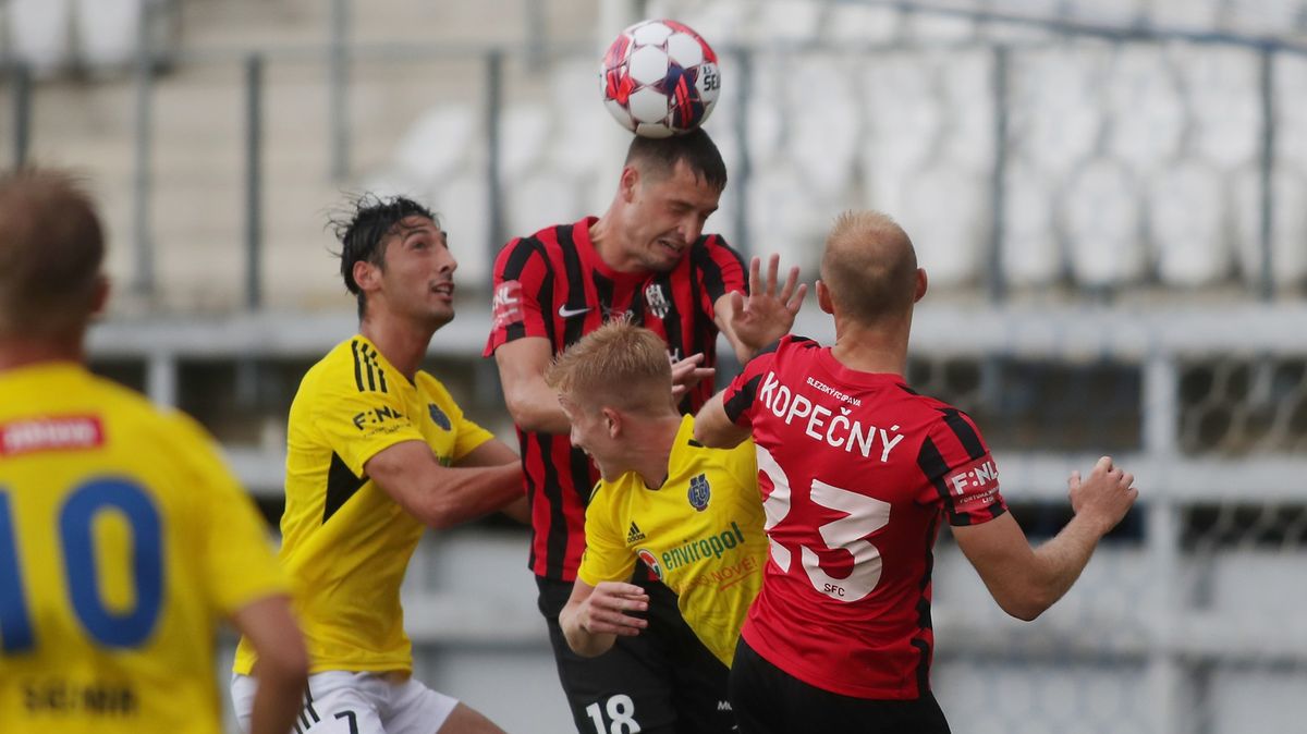 Fotbalisté Opavy díky Ratajovi vyhráli ve Velvarech a jsou ve čtvrtfinále poháru