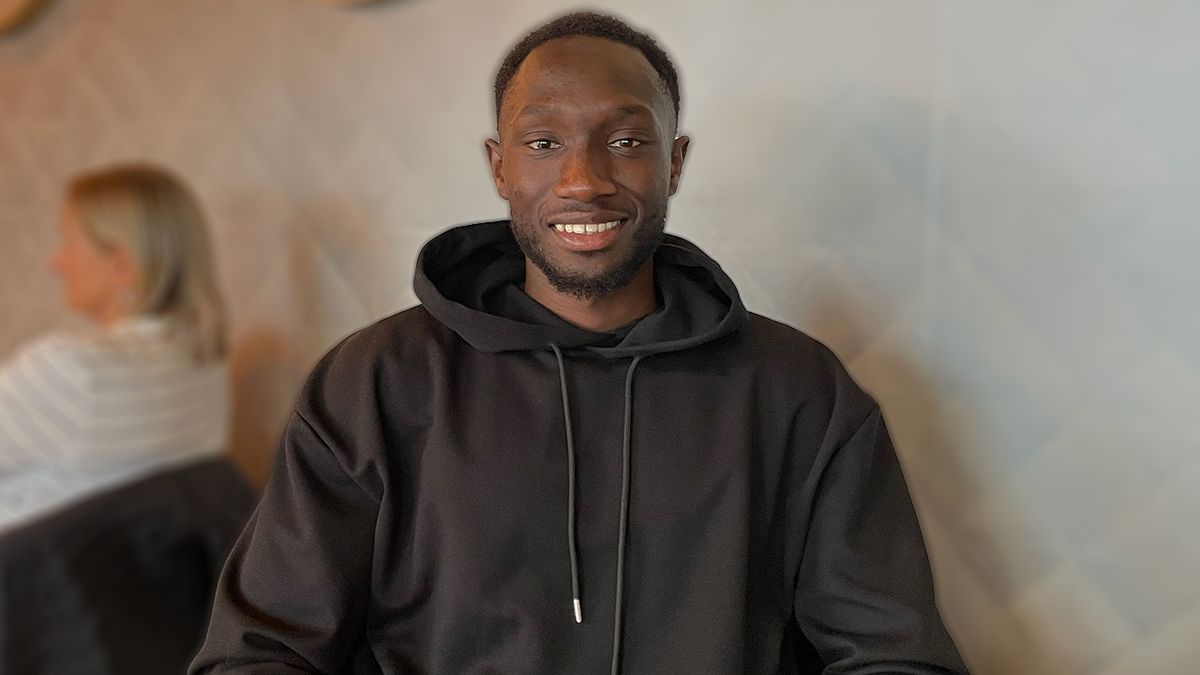 Mimo fotbal dělá tátovi faktury. Dramé o životní cestě i trápení při příchodu do Česka