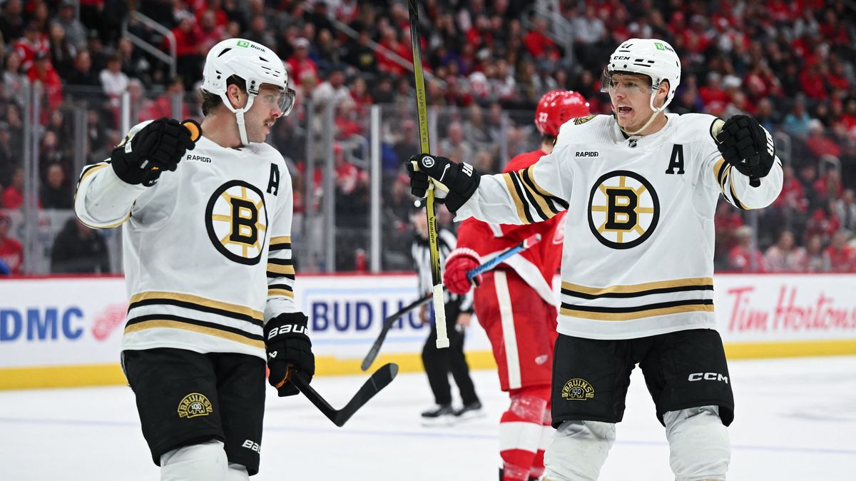 Nervy tekly, Pastrňáka hájil spoluhráč. Bostonu poprvé uplavaly všechny body