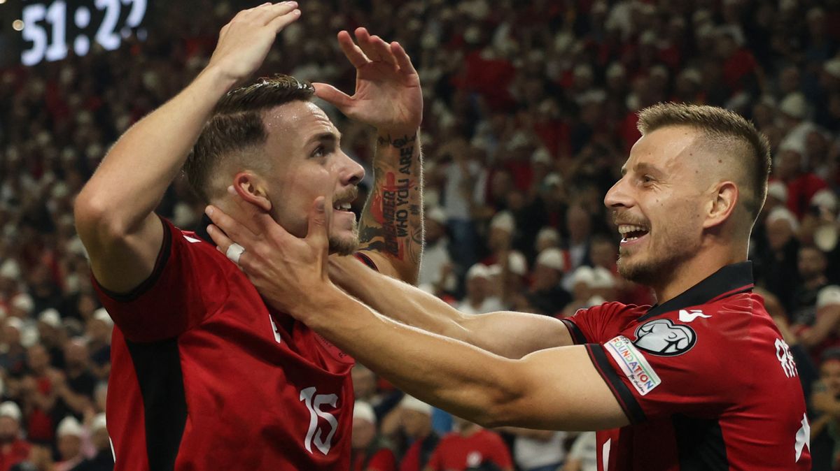 Jednou nohou na Euru! Albánci děkují bohu, trenérovi i fanouškům