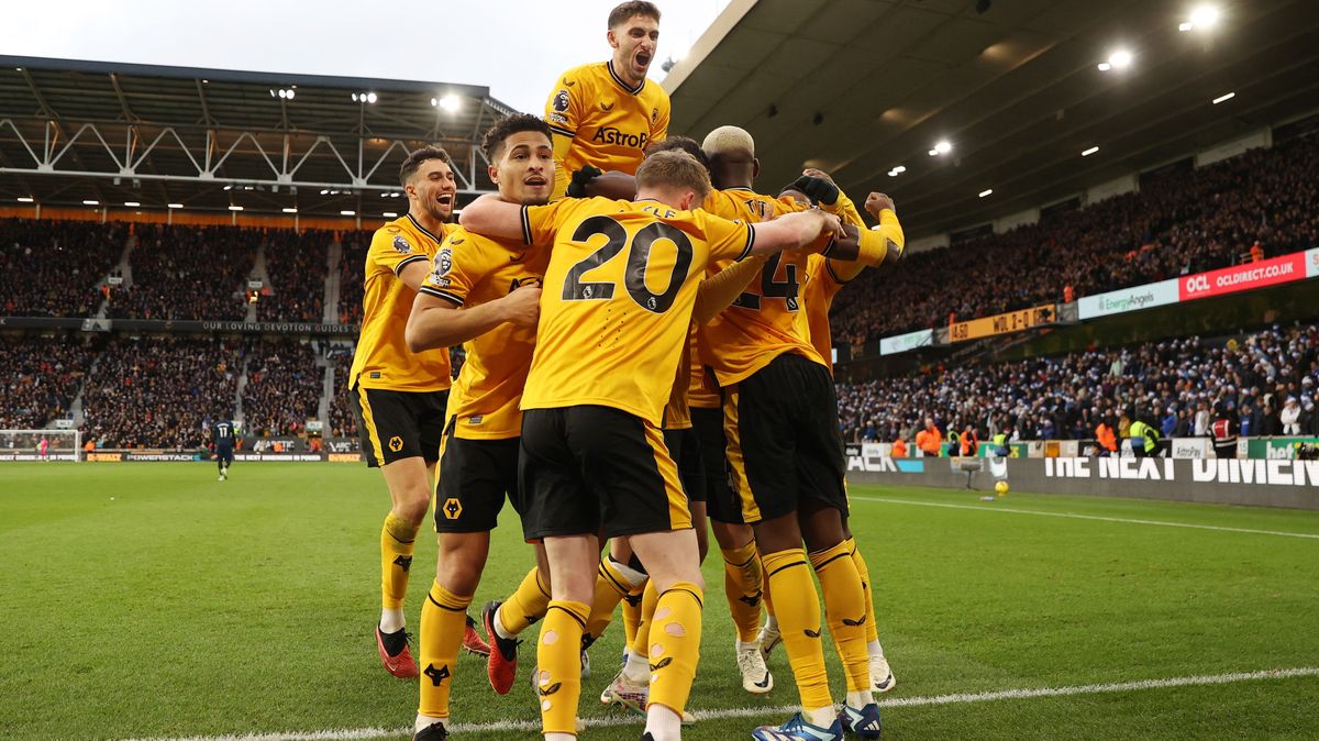 První štědrovečerní utkání Premier League po 28 letech vyhráli fotbalisté Wolverhamptonu, kteří porazili Chelsea