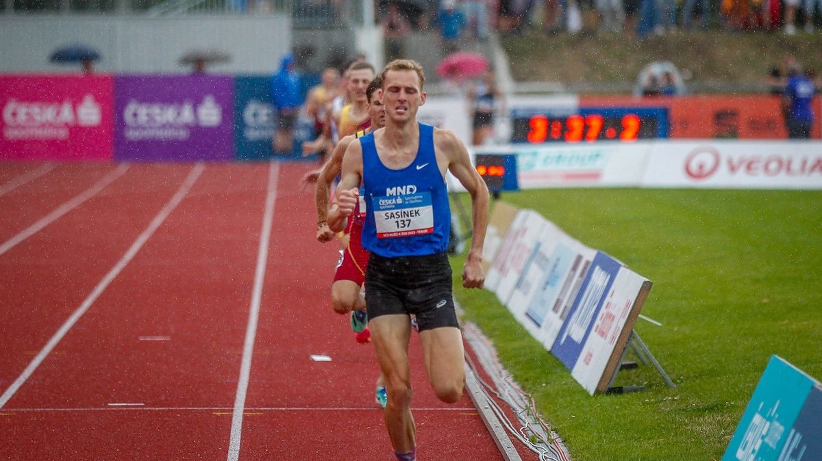 Sasínek zaběhl v Lucemburku nejrychlejší českou trojku v hale od roku 2014