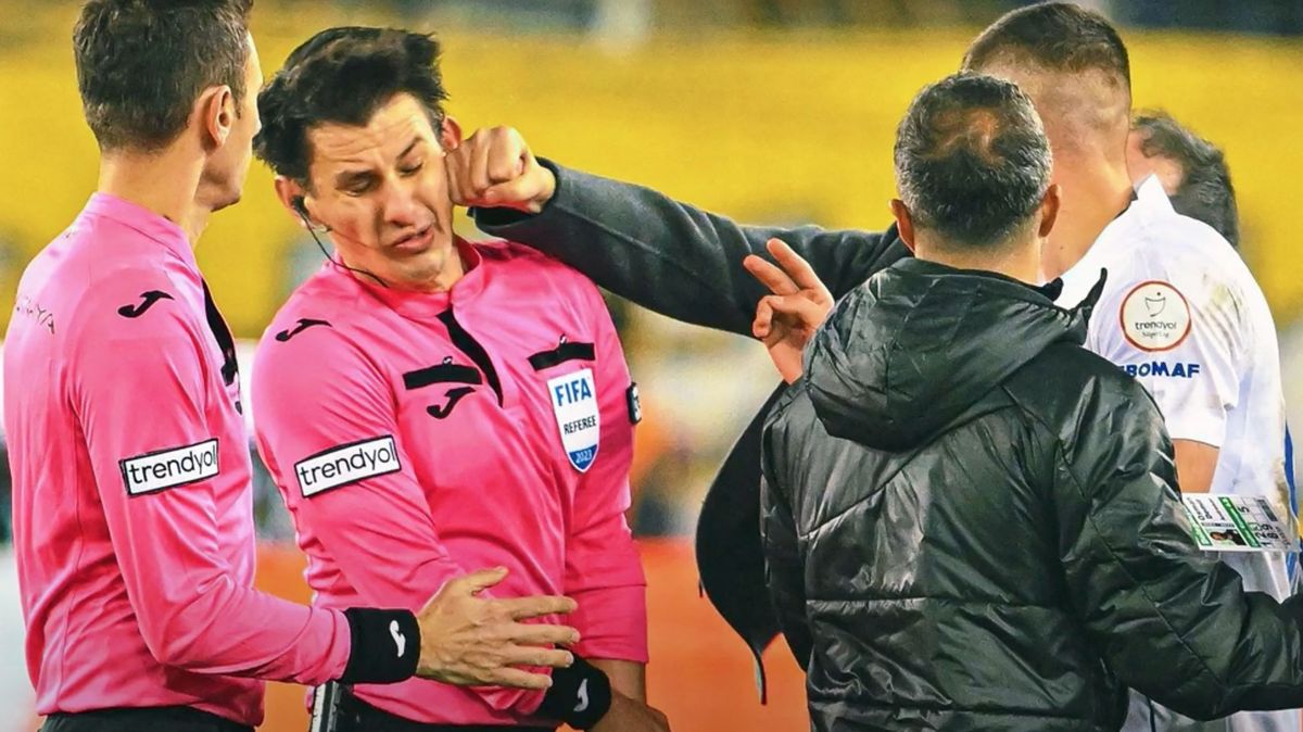 Bývalý šéf klubu, jenž napadl rozhodčího, byl propuštěn z vazby