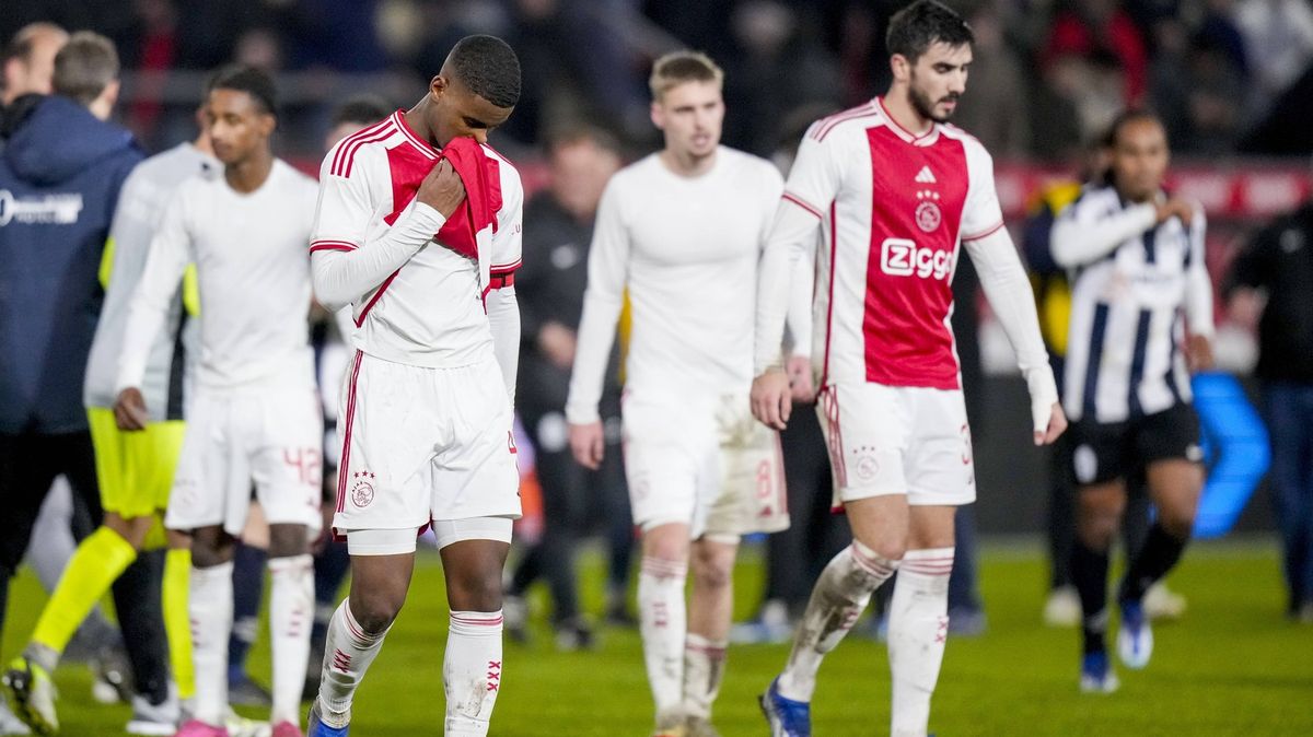 Cirkus Ajax. Slavný klub po trápení v lize vydýchává další totální blamáž