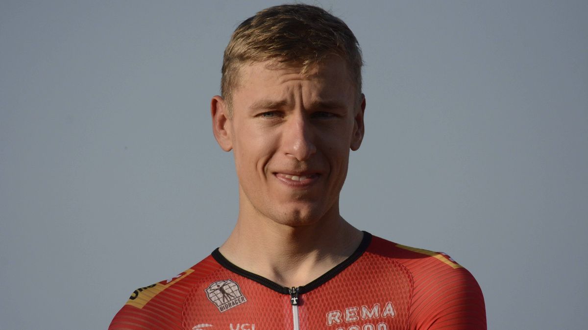 Neříkej hop… Norský cyklista slavil vítězství předčasně, zůstaly mu oči pro pláč